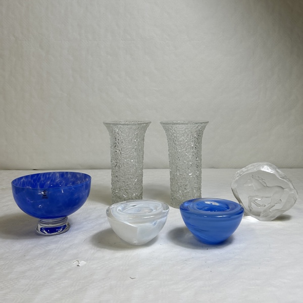 Parti glasföremål, 6 delar.