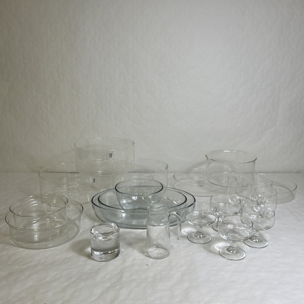 Parti glasföremål.