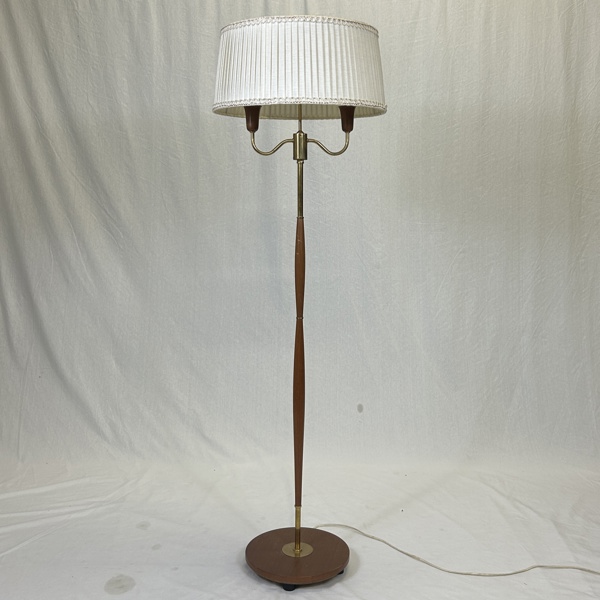 Golvlampa, teak och mässing, 1900-talets mitt.