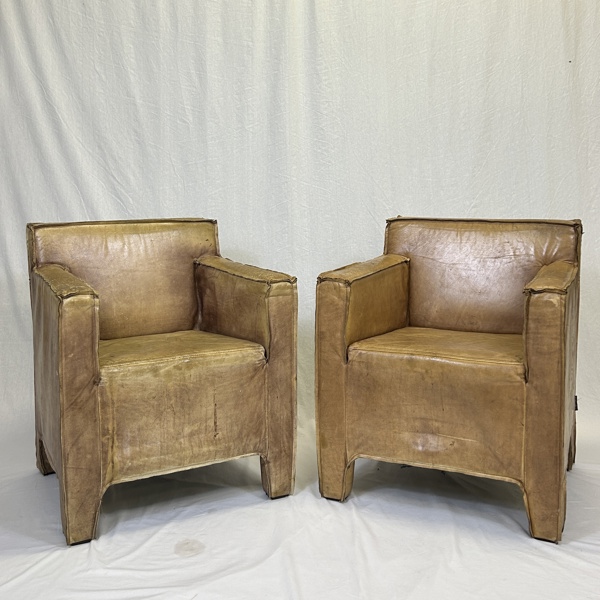 Fåtöljer, ett par, skinn.