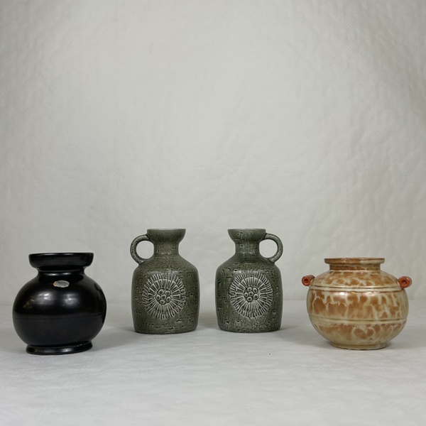 Vaser, 4 st, keramik.