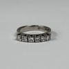 Ring, 18k vitguld med 6 st briljantslipade diamanter.