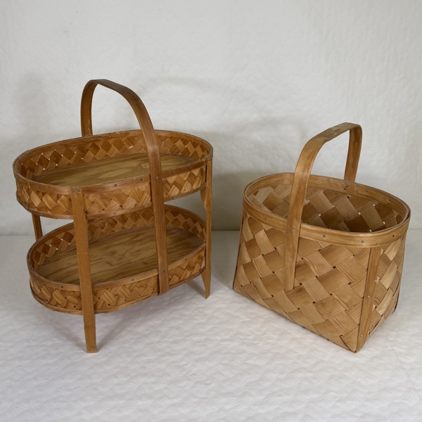 Serveringsbord och korg, spån, 1900-tal.