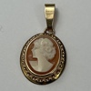 Hänge, 18k guld med camé.
