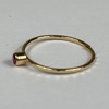 Ring, 18k guld med sten.