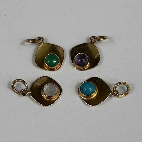 Hänge, 4 st, Alton, 18k guld med stenar.