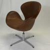 Arne Jacobsen. Fåtölj, "Svanen", Fritz Hansen, Danmark, Cognac Skinn, 1965.