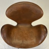 Arne Jacobsen. Fåtölj, "Svanen", Fritz Hansen, Danmark, Cognac Skinn, 1965.