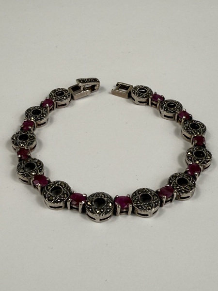 Armband, med zirkon och rubin, silver 925/1000.