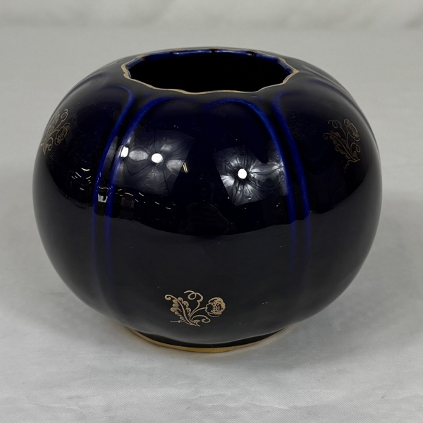 Nils Emil Lundström. Vas, Swedish Grace, Rörstrand, 1900-talets första hälft.