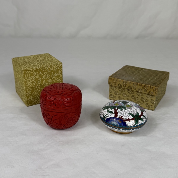 Burkar med lock, 2 st, Kina.