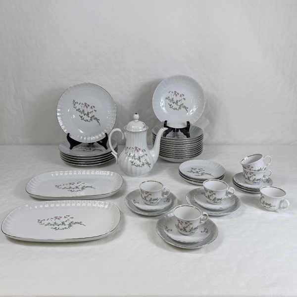 Matservisdelar, 39 delar, "Linnea Borealis", Bavaria.