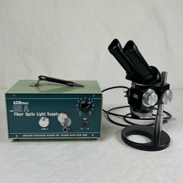 Mikroskop, Zeiss, Tyskland, med Fiberoptisk ljuskälla.