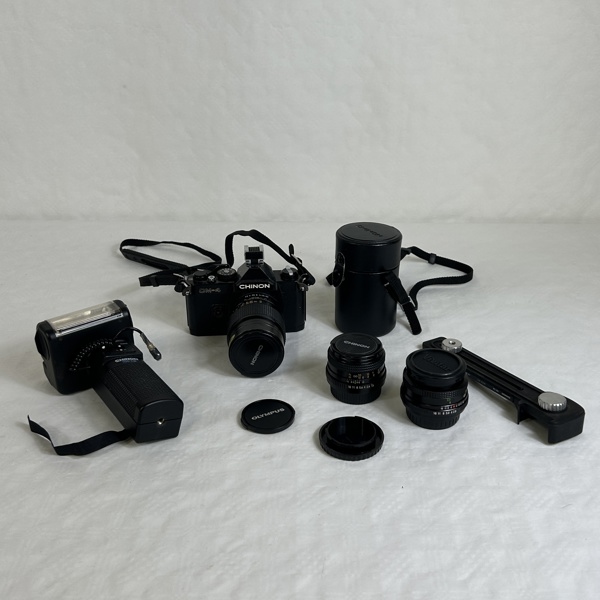 Kamera med tillbehör, Chinon CM-4.