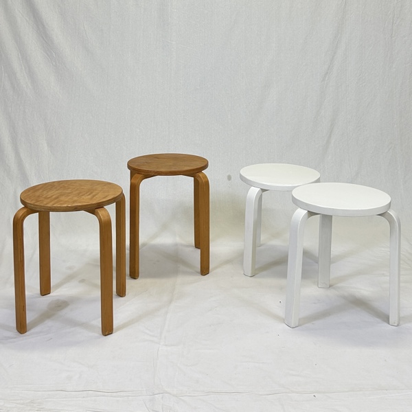 Pallar, 4 st, varav två bemålade.