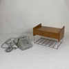 Telefonhylla med telefon, 1900-tal.