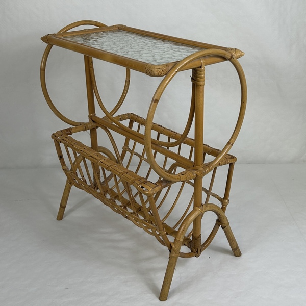 Tidningsställ, rotting och bambu, 1900-talets mitt.