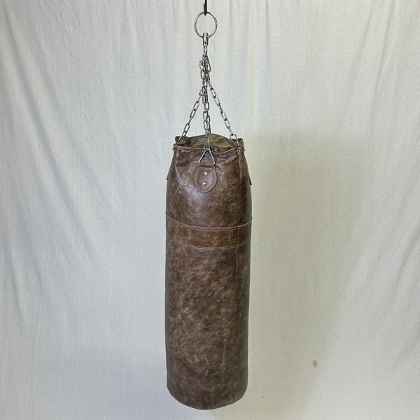 Boxningssäck, läder, 1900-tal.