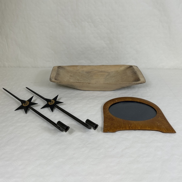 Tråg, väggljusstakar ett par, samt en ram.