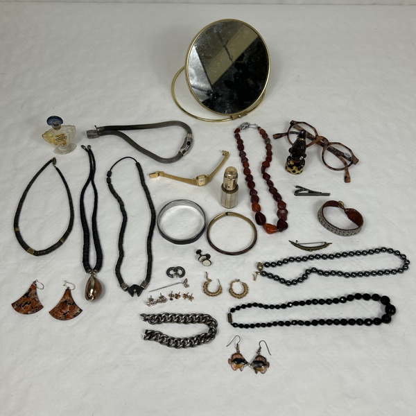 Bijouterier, några i silver, m.m.