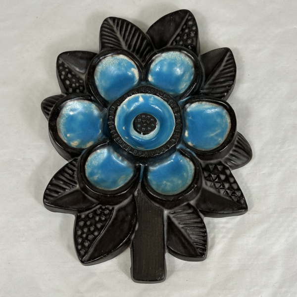 Irma Yourstone. Väggrelief, Upsala Ekeby.