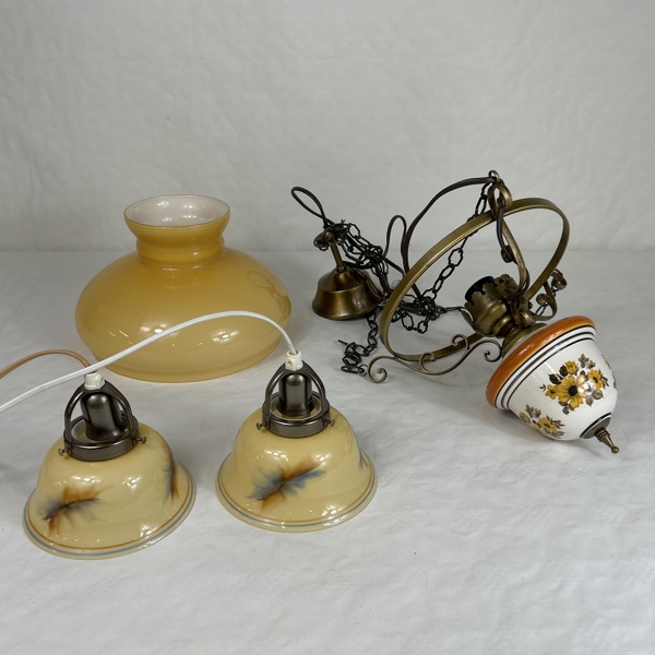 Takfotofenlampa samt fönsterlampor ett par, 1900-talets första hälft.