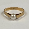 Ring, 18k guld med pärla.