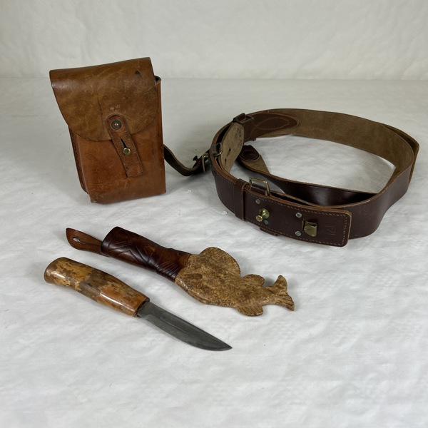 Vapenbälte med kniv.