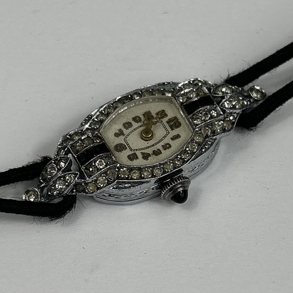 Damarmbandsur, silver, med stenar.