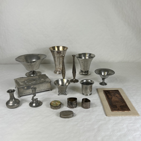 Parti tennföremål, bla Nils Fougstedt.