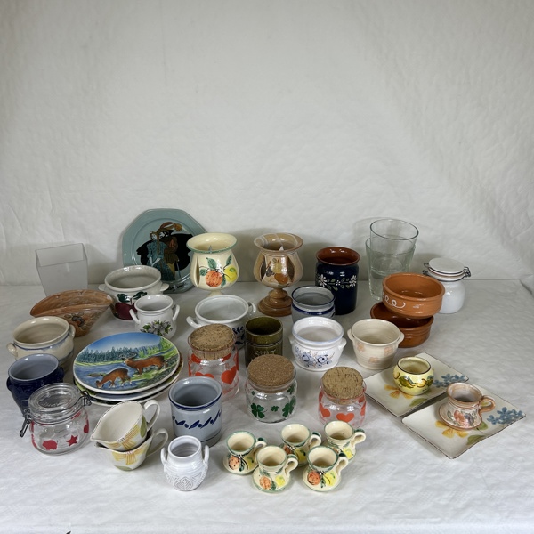 Diverse keramik och glasföremål