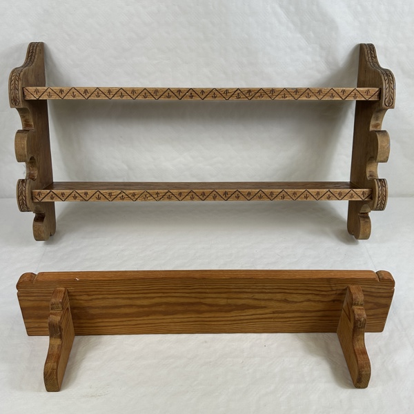 Vägghyllor, 2st, allmoge.