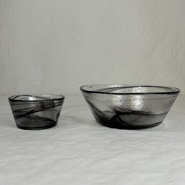 Ulrica Hydman-Vallien. Skålar, 2st, "Mine", Kosta Boda.