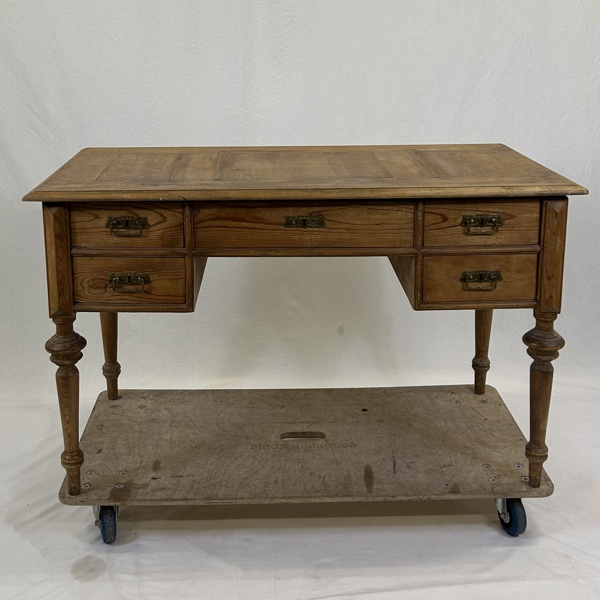 Skrivbord, nyrenässans, 18/1900-tal.