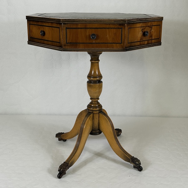 Pelarbord, engelsk stil, 1900-tal.