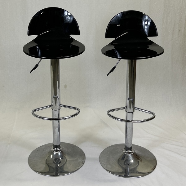 Barstolar, ett par, samtida.