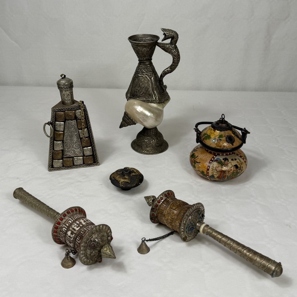  Asiatiska föremål, 6st.