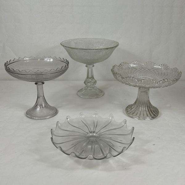 Mormorsskålar samt ett fat, 4 delar.