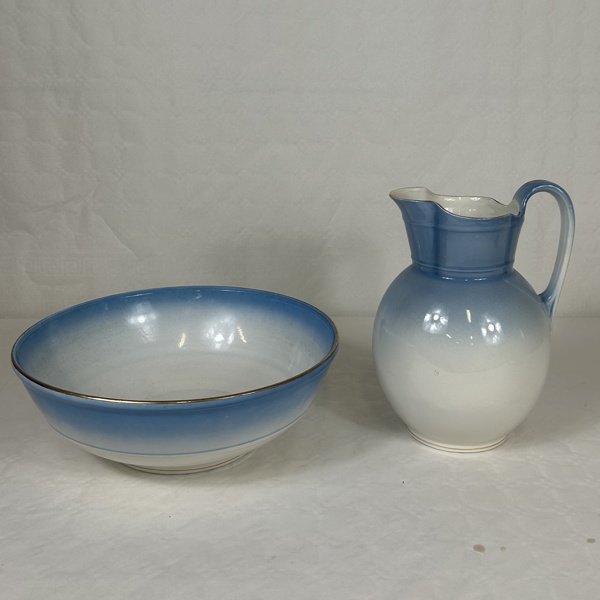 Tvättfat med kanna, flintgods, 1900-tal.