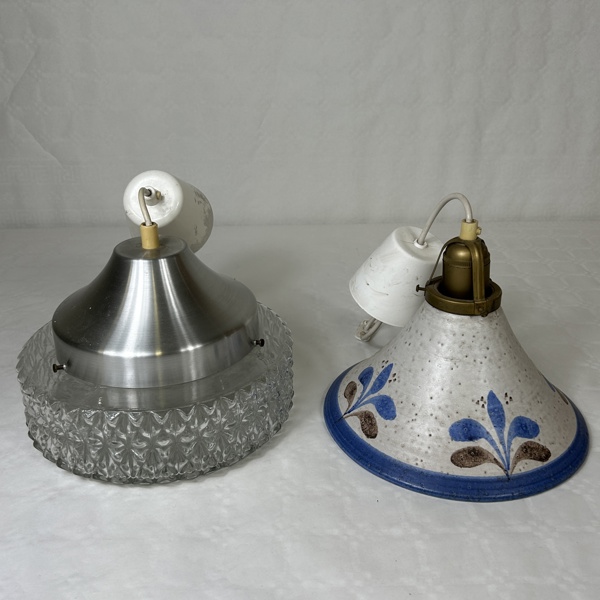 Taklampor, 2st, varav en skomakarlampa, 1900-tal.