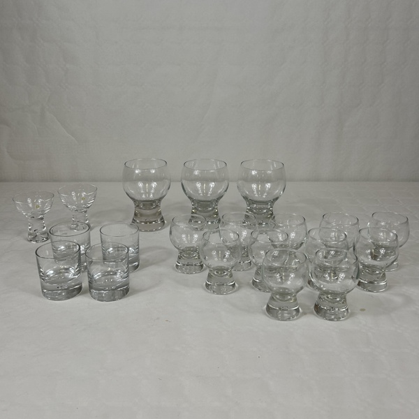 Göran Wärff. Glasservisdelar, 20 delar, Kosta Boda och Iittala.