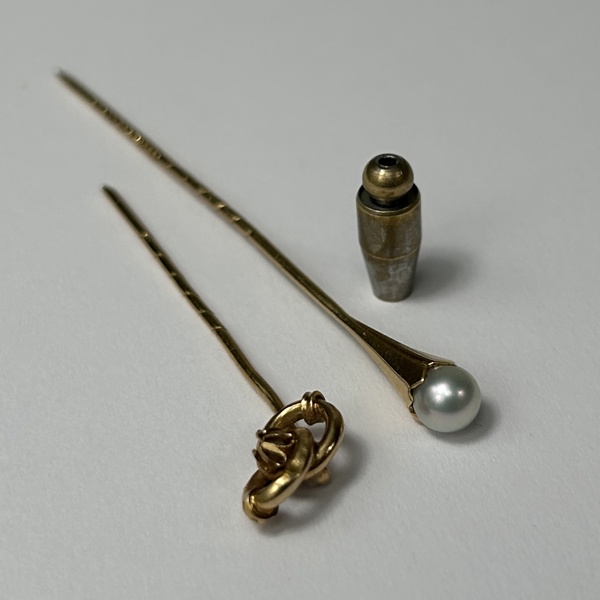 Slipsnålar, 2st, 18k guld.