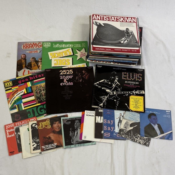 Parti LP- och singelskivor.