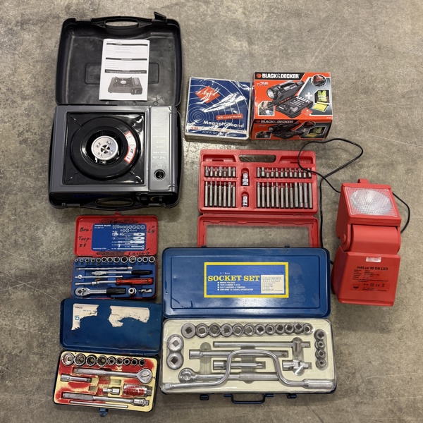 Verktygssatser, 4st, samt ett gasolkök, Bluegaz.