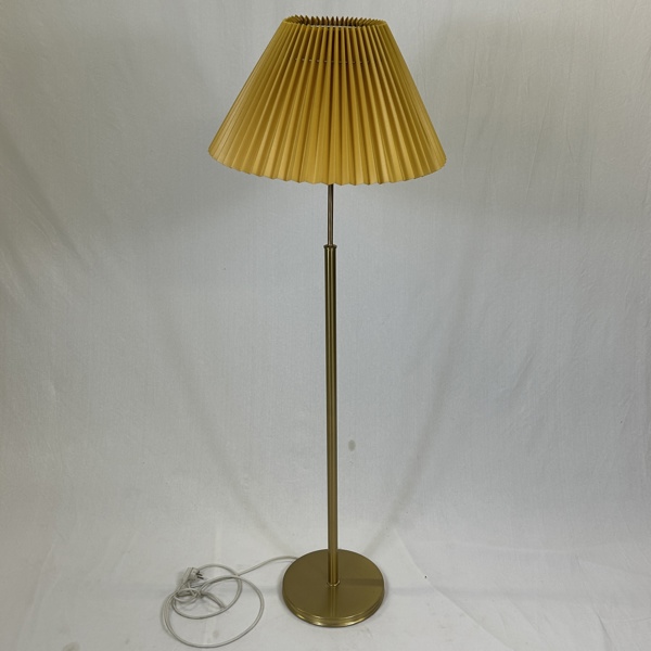 Josef Frank. Golvlampa, modell 2148, Firma Svenskt Tenn.