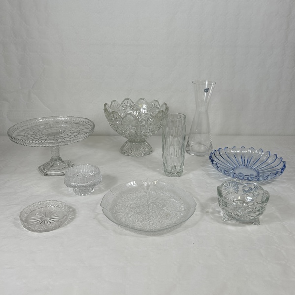 Parti glasföremål.