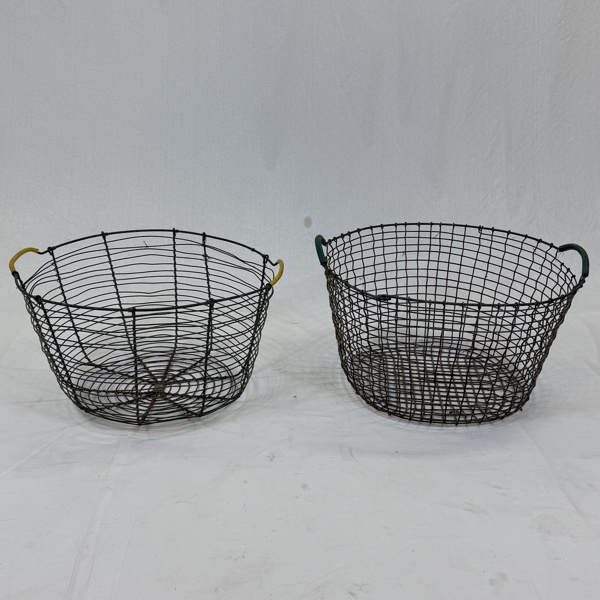 Potatiskorgar, ett par, metall.