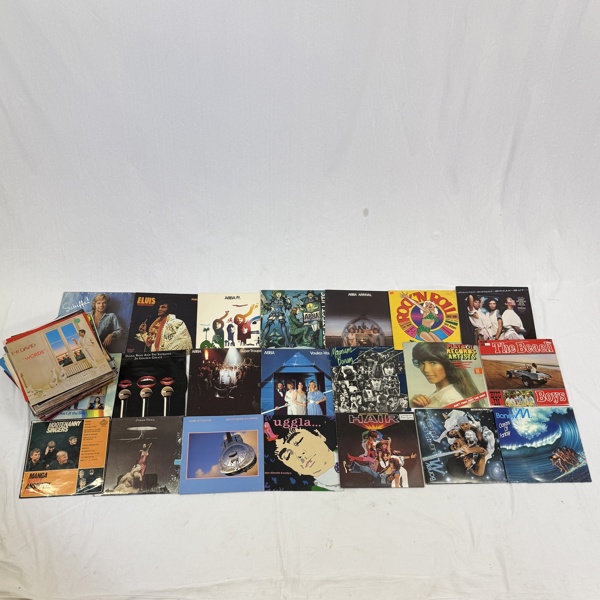 Parti LP-skivor, bla Dire Straits.