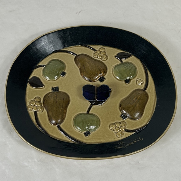 Timo Sarvimäki. Väggrelief, Designhuset, stengods.