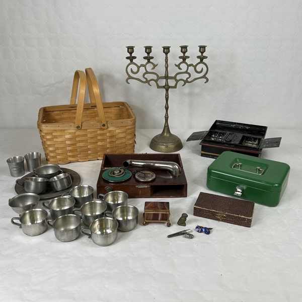 Diverselåda, bla skrin.